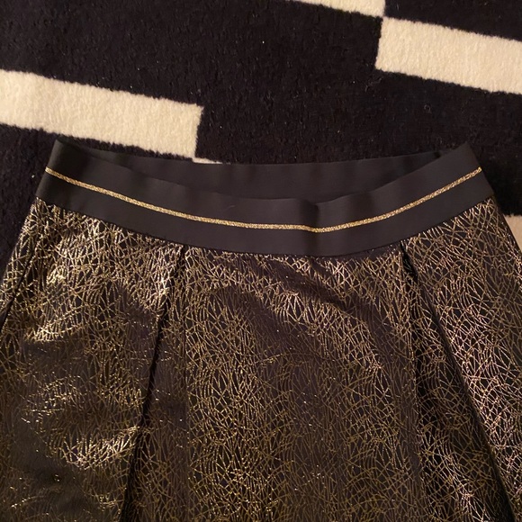 BEAUTIFUL 😍 SKIRT SET - Picture 3 of 4